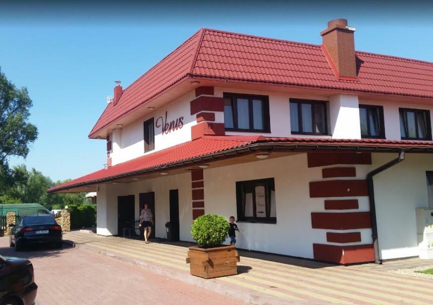 Hotel Restauracja Venus Ostrowiec Świętokrzyski Exteriér fotografie